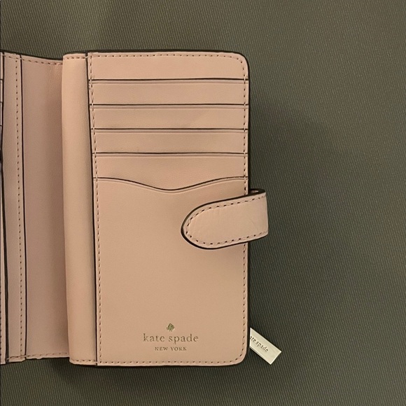 Kate Spade New York Rose Smoke Pebbled Leather Medium Wallet WLR00394 - Picture 3 of 5